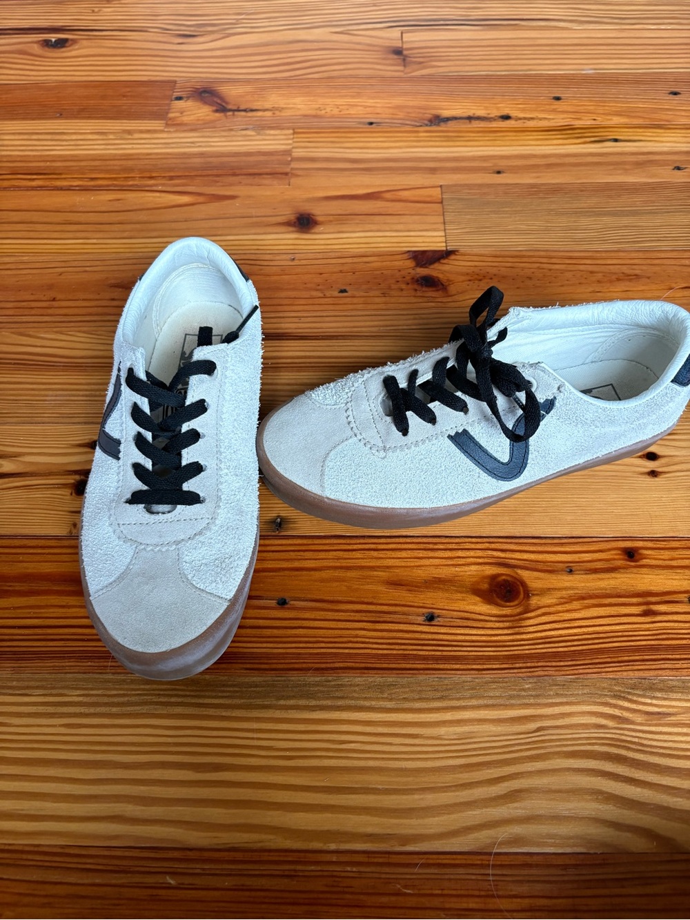 Vans Women's Low-Top Sneakers in Light Gray with Black Accents